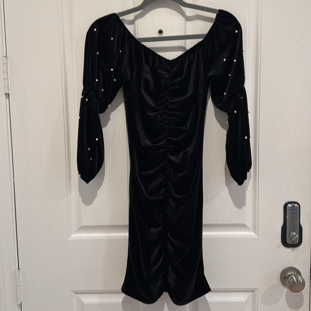 A peach black dress with pearls - Picture 5 of 5